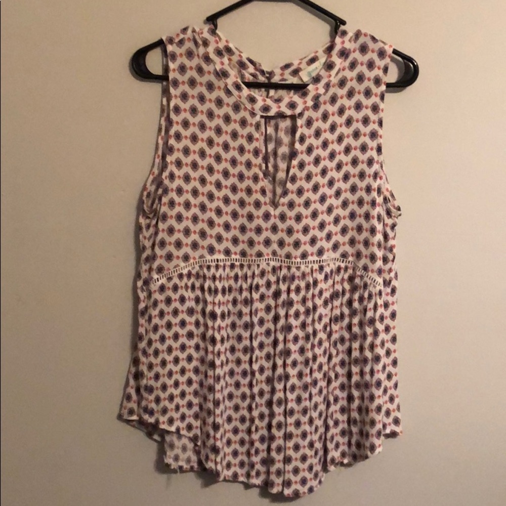 Super cute patterned flowy tank